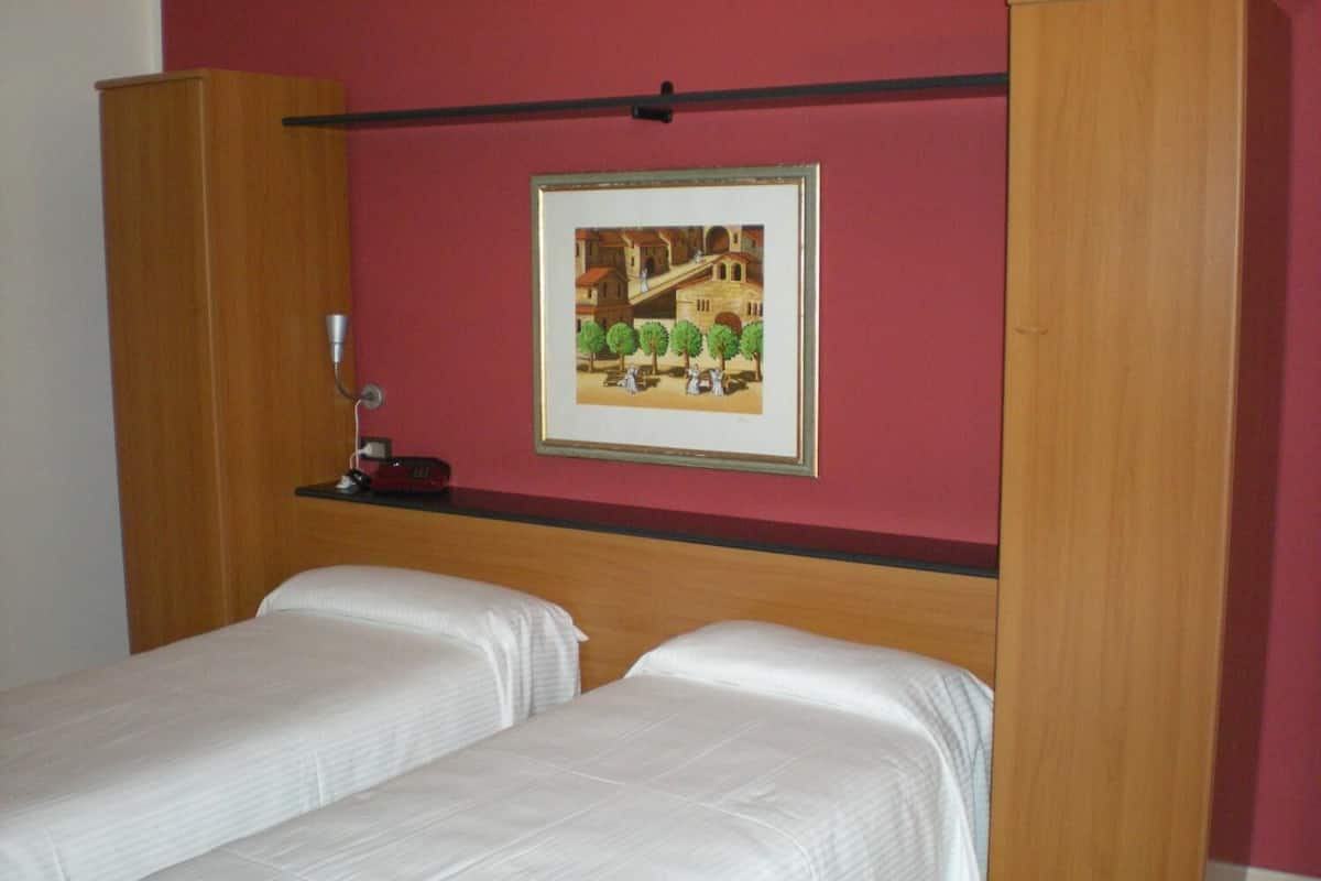 premium bedding, minibar, desk, soundproofing