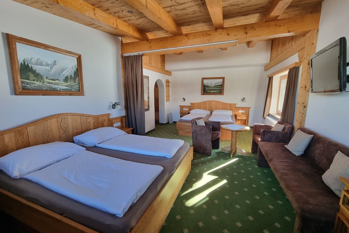 family room | premium bedding, pillow-top beds, in-room safe, individually decorated