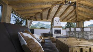 Chalet, 3 Schlafzimmer, Balkon, Bergblick | Wohnzimmer | Flachbildfernseher