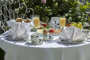 Free daily cooked-to-order breakfast  - Chalet Garni Hotel Zimmermann (Reith bei Kitzbuehel)