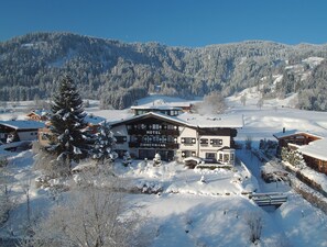 Property grounds - Chalet Garni Hotel Zimmermann (Reith bei Kitzbuehel)