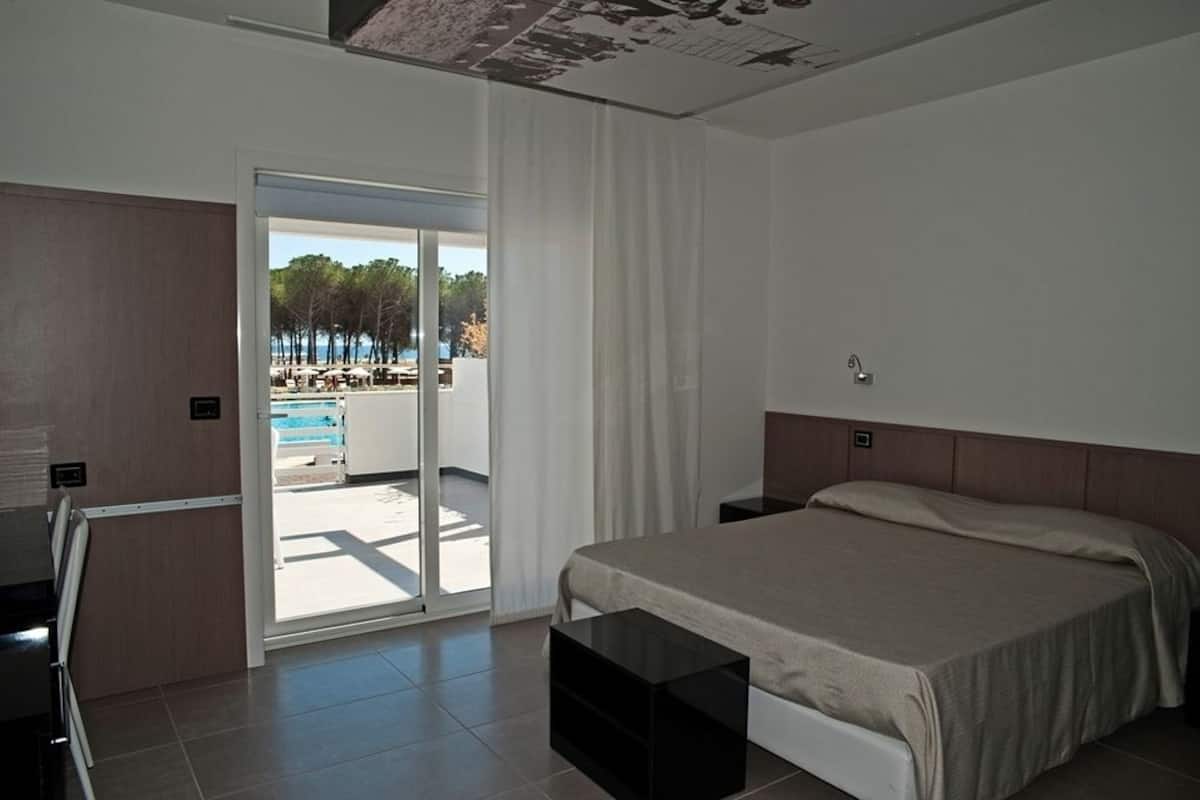 Deluxe Quadruple Room, 1 Bedroom | 1 bedroom, desk, blackout drapes, iron/ironing board