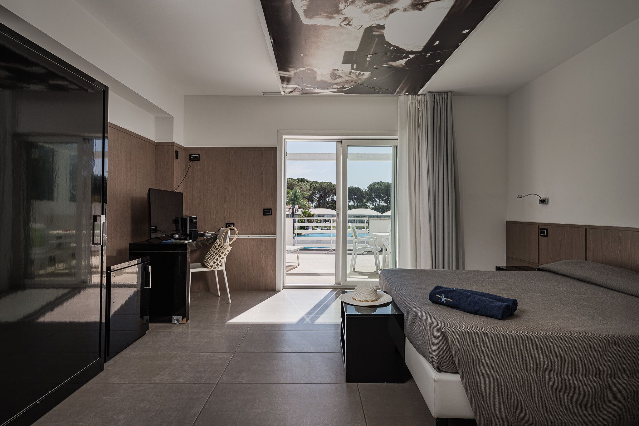 Bureau, rideaux occultants, fer et planche à repasser, Wi-Fi gratuit