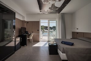 办公桌、遮光窗帘、熨斗/熨衣板、免费 WiFi