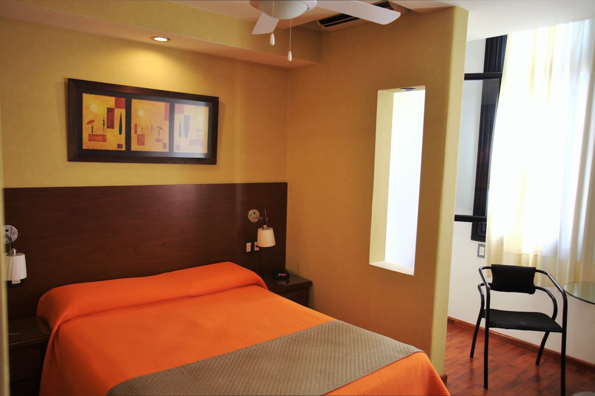Habitación superior | Camas con pillow-top, minibar y caja de seguridad en la habitación
