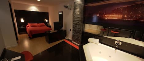 Colchones con pillow-top, minibar y caja de seguridad en la habitación