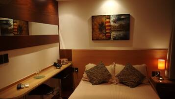 Superior Room | Pillowtop beds, minibar, in-room safe, laptop workspace