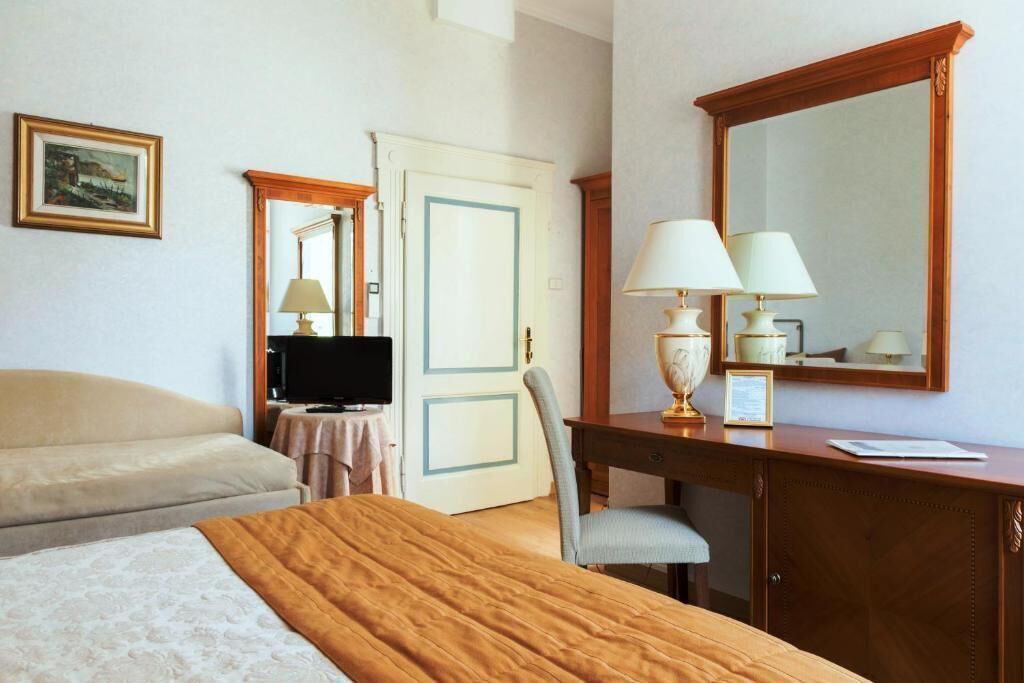 Comfort Double Room | Minibar, in-room safe, desk, free WiFi