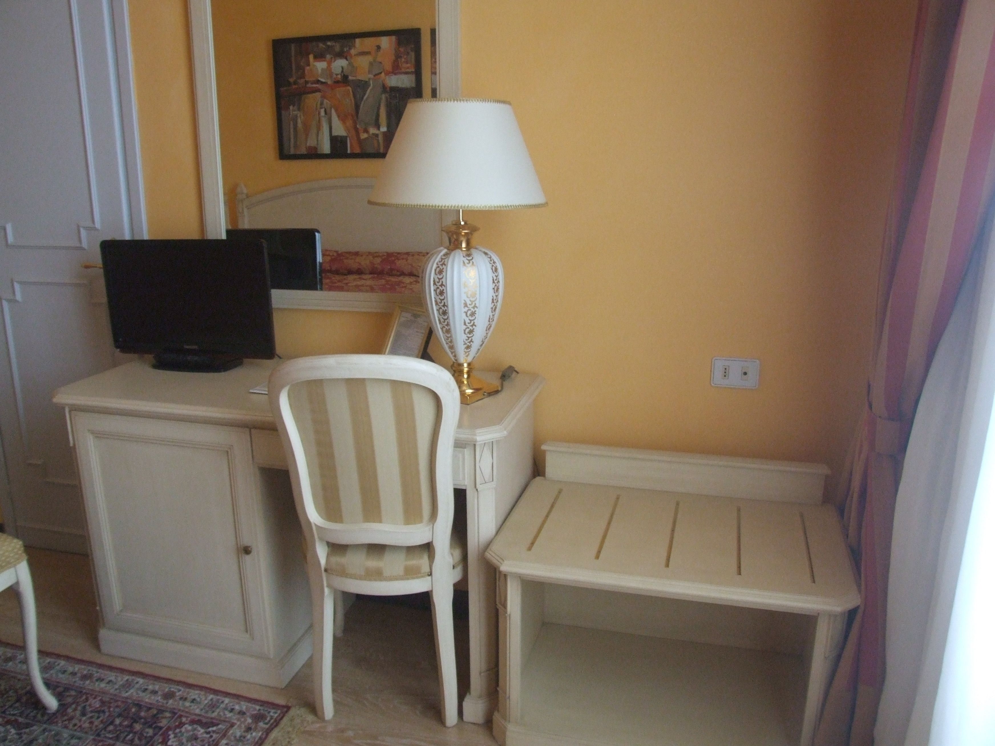 superior double room | minibar, in-room safe, desk, free wifi