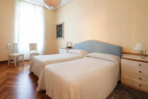 Dobbeltrom – standard | Minibar, safe på rommet, skrivebord og wi-fi (inkludert)