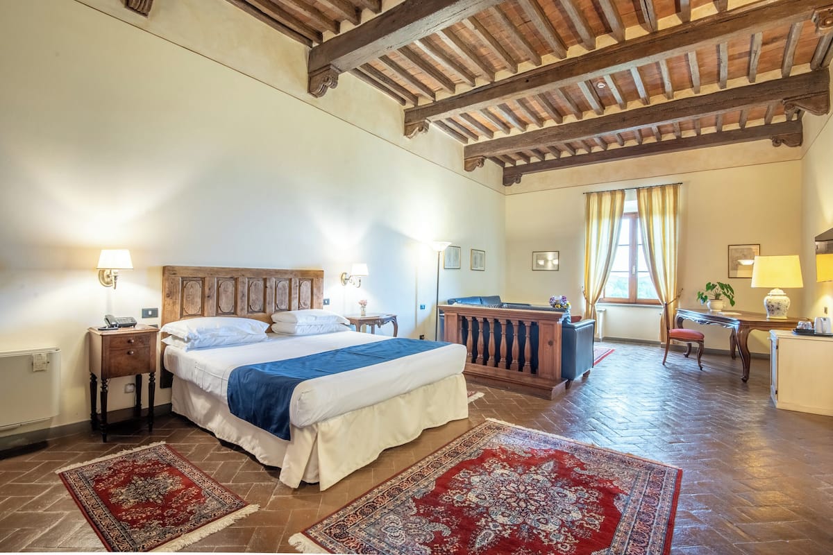 1 bedroom, premium bedding, minibar, in-room safe