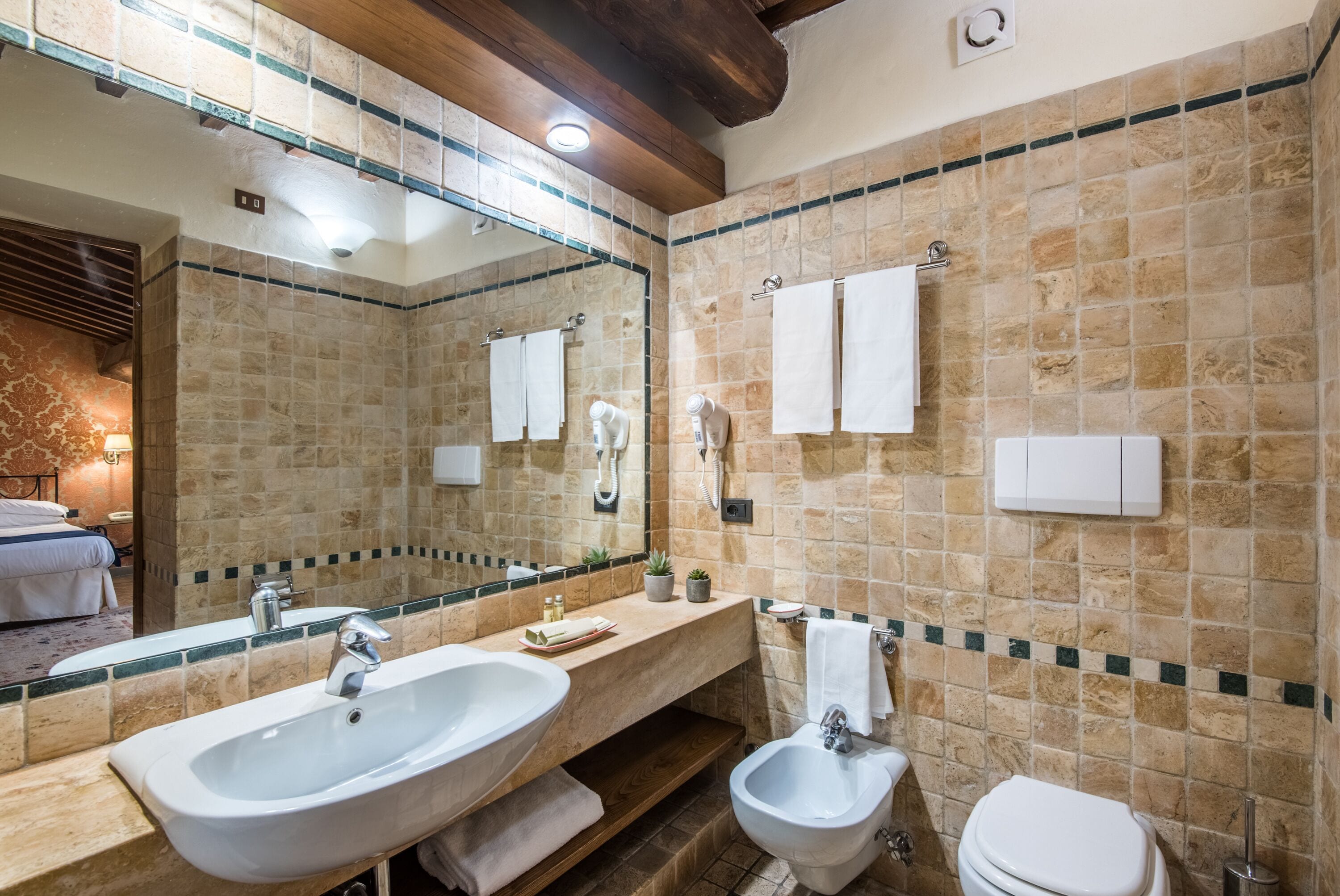 classic double or twin room, city view | bathroom | free toiletries, hair dryer, slippers, bidet