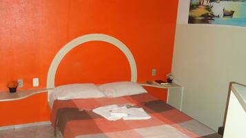 Minibar, in-room safe