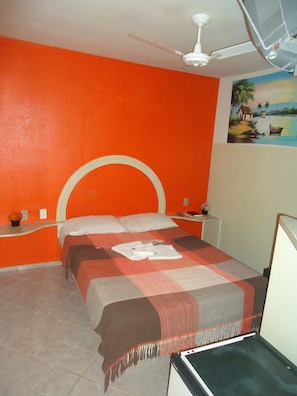 Minibar y caja de seguridad en la habitación