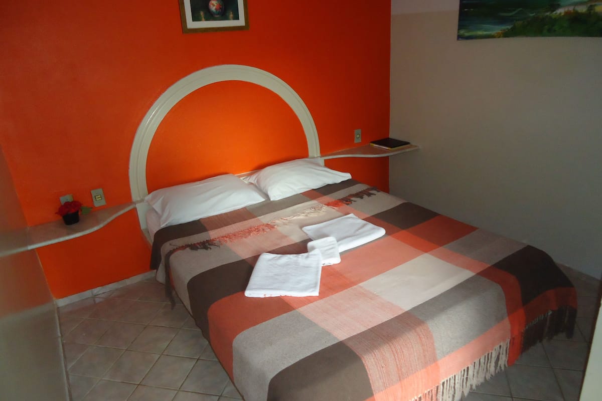 Minibar, in-room safe