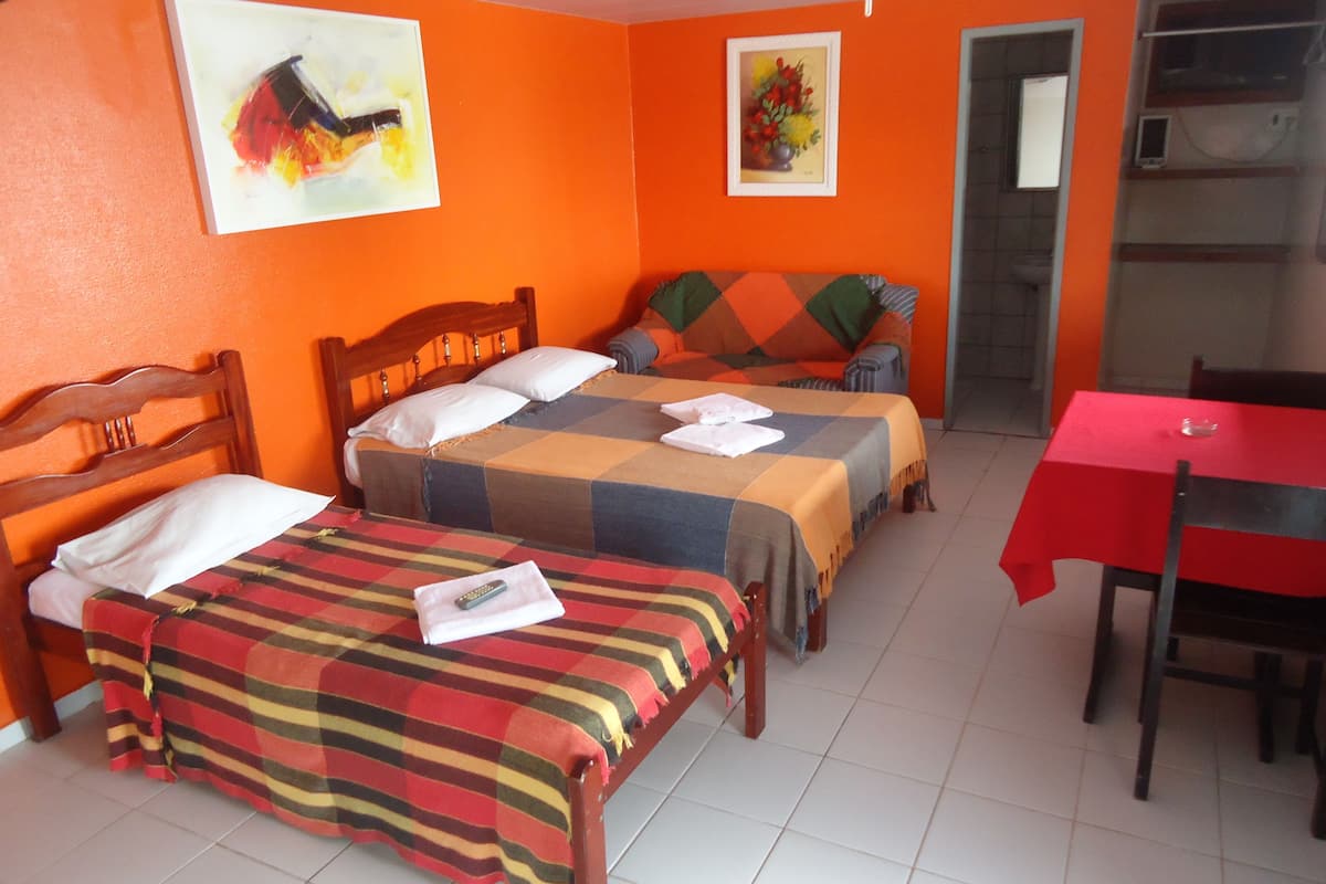 Minibar, in-room safe