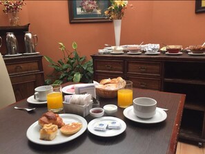 Tägliches inbegriffenes Frühstücksbuffet