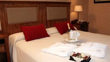 In-room safe, blackout curtains, free WiFi, bed sheets