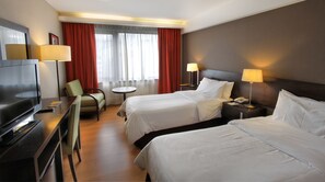 Standard Twin Room, City View | Bathroom | Combined shower/tub, free toiletries, hair dryer, bidet - Crans Montana Hotel (San Carlos de Bariloche)