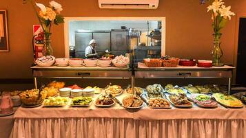 Free daily buffet breakfast