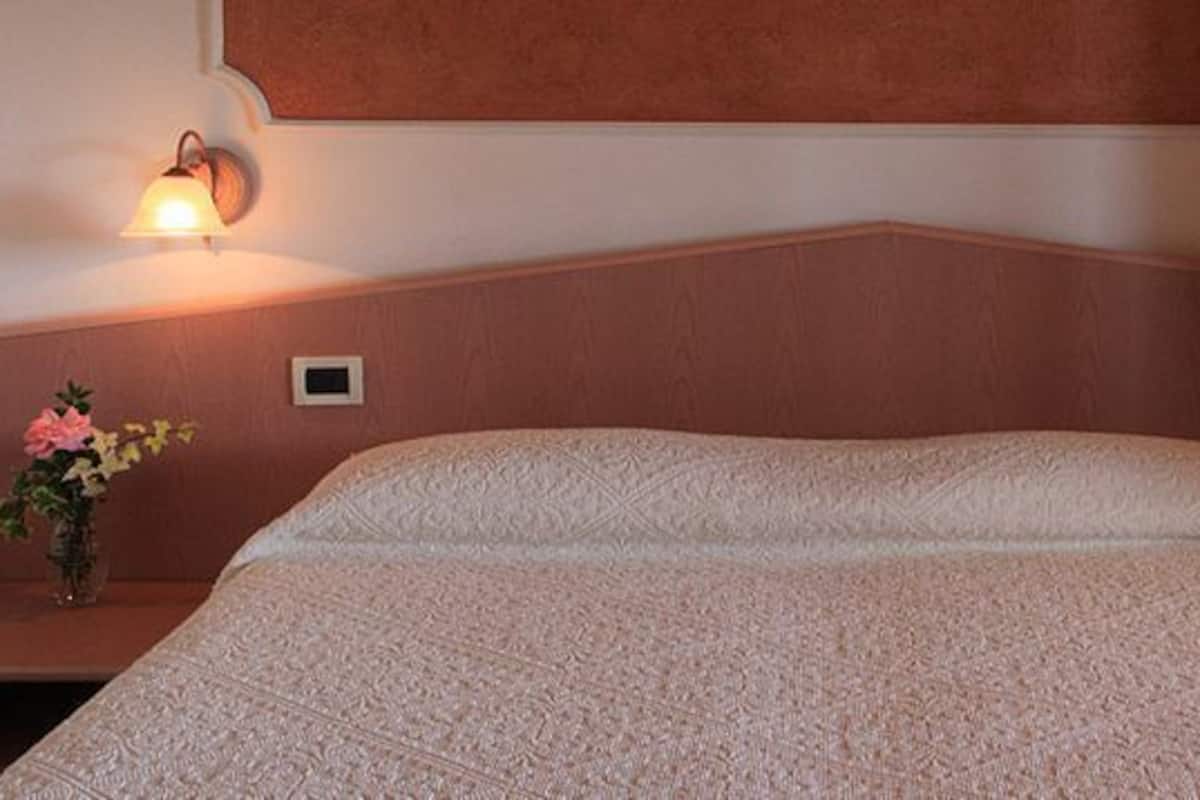 Double Room (accessible, up to 3 people)