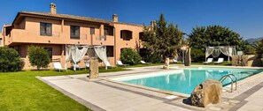 Outdoor pool, pool loungers