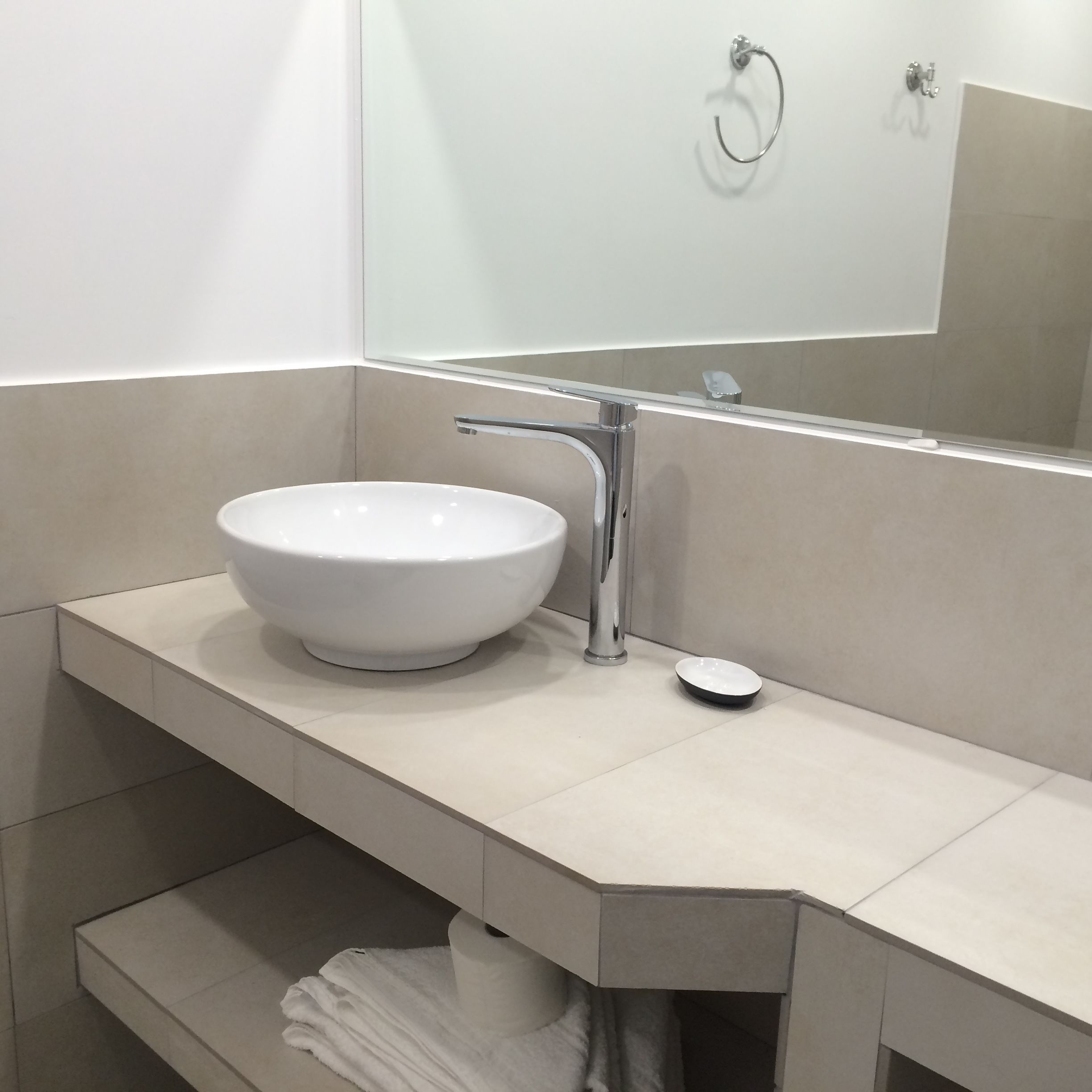 superior double room, 1 double or 2 twin beds | bathroom | shower, free toiletries, hair dryer, towels