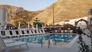 Pool - Fomithea (Santorini)