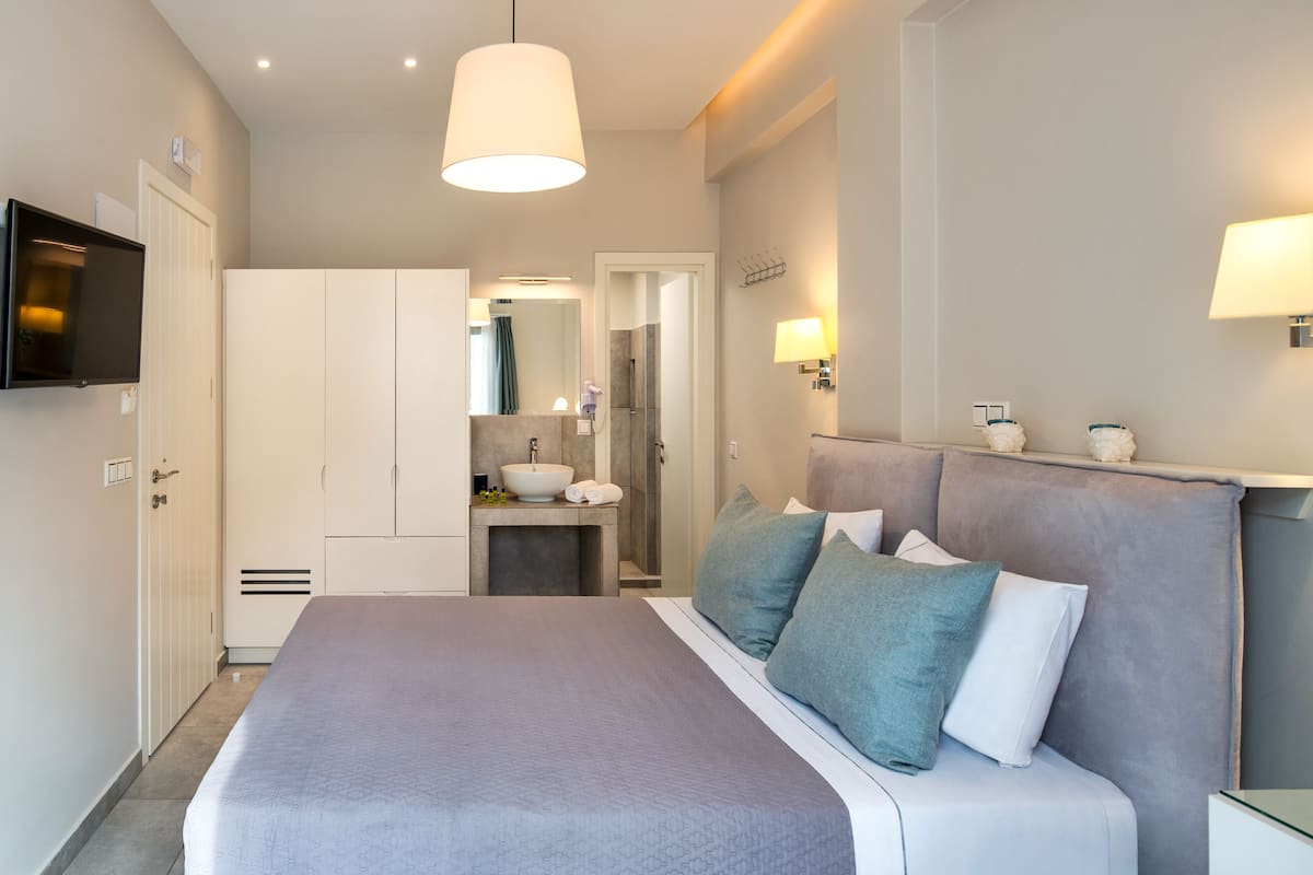 In-room safe, blackout drapes, soundproofing, free WiFi