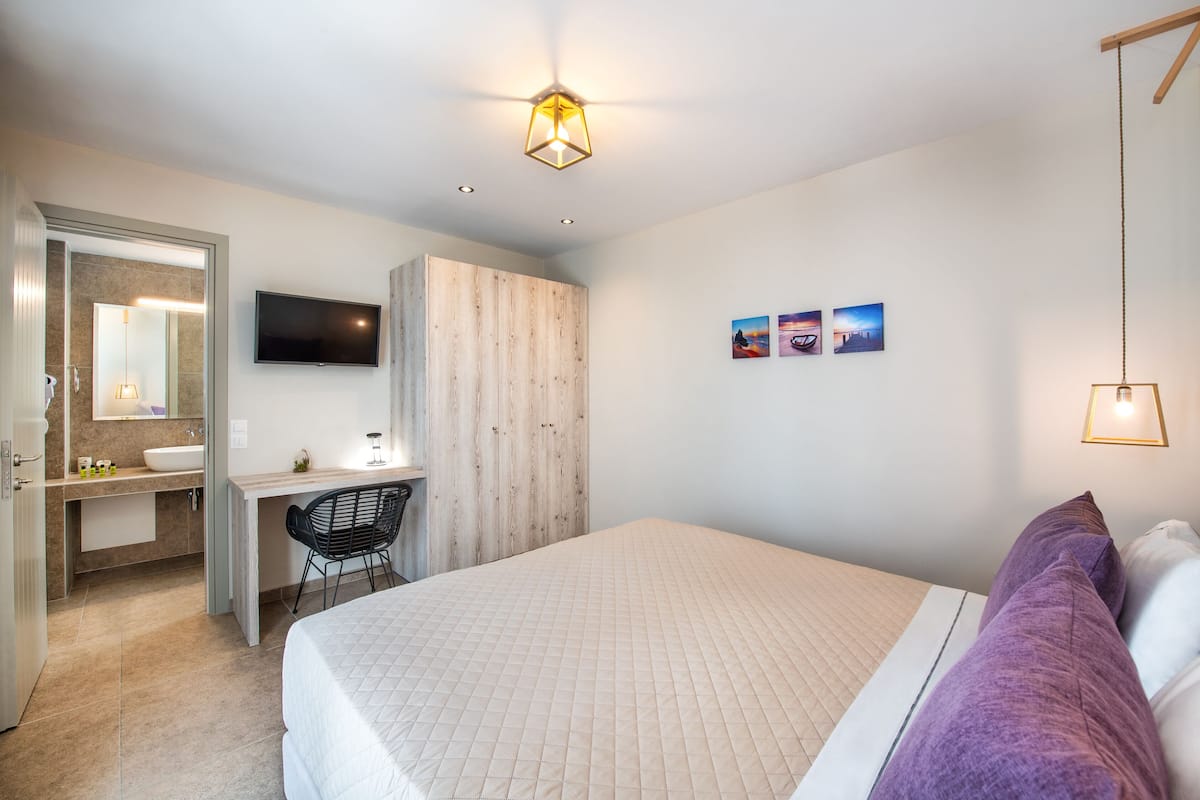 Superior Double Room, 1 Double or 2 Twin Beds | In-room safe, blackout drapes, soundproofing, WiFi (free)