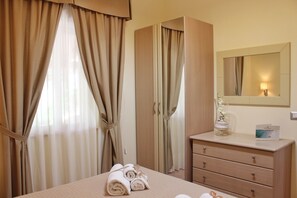 Apartment, 2 Bedrooms | Premium bedding, in-room safe, desk, laptop workspace - Blu Tropical Resort (Zambrone)
