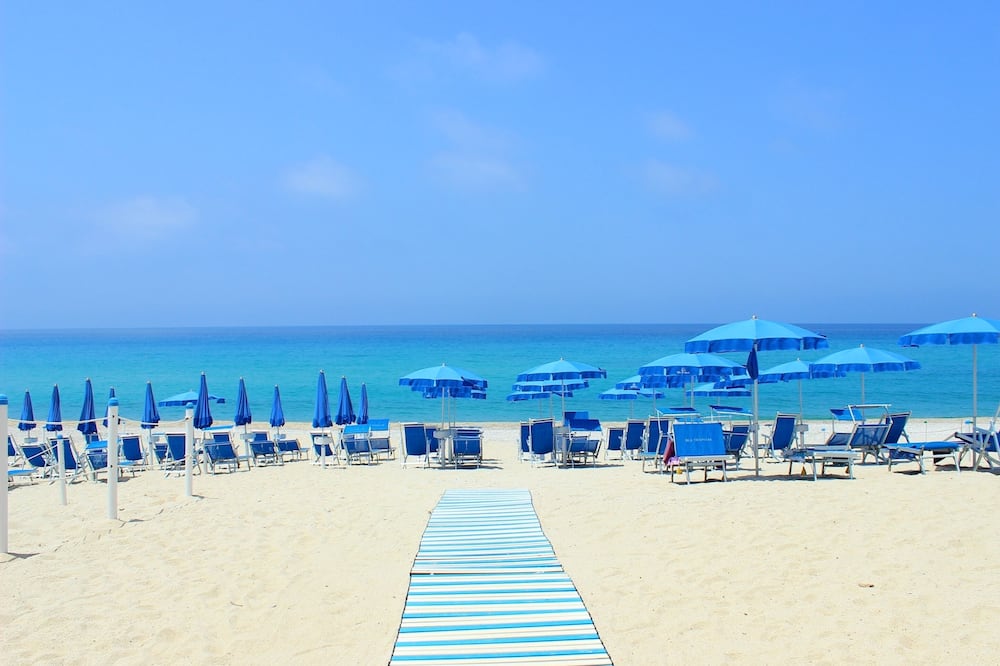 Blu Tropical Resort