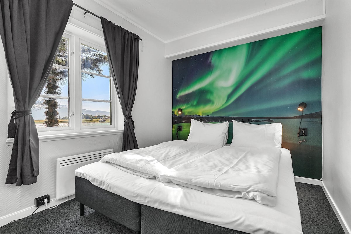 1 bedroom, premium bedding, pillowtop beds, individually decorated