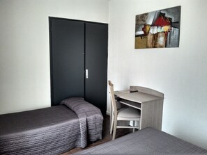 Desk, free WiFi - Acqs Hôtel (Dax)