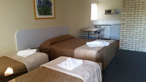 Family Room, Non Smoking, Kitchenette | Desk, blackout drapes, free WiFi, wheelchair access - Ocean Parade Motel (Coffs Harbour)