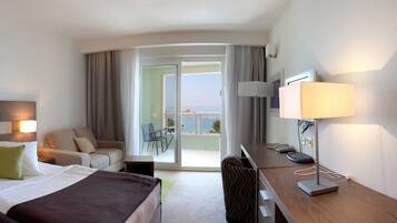 Daunenbettdecken, Minibar, Zimmersafe, Schreibtisch