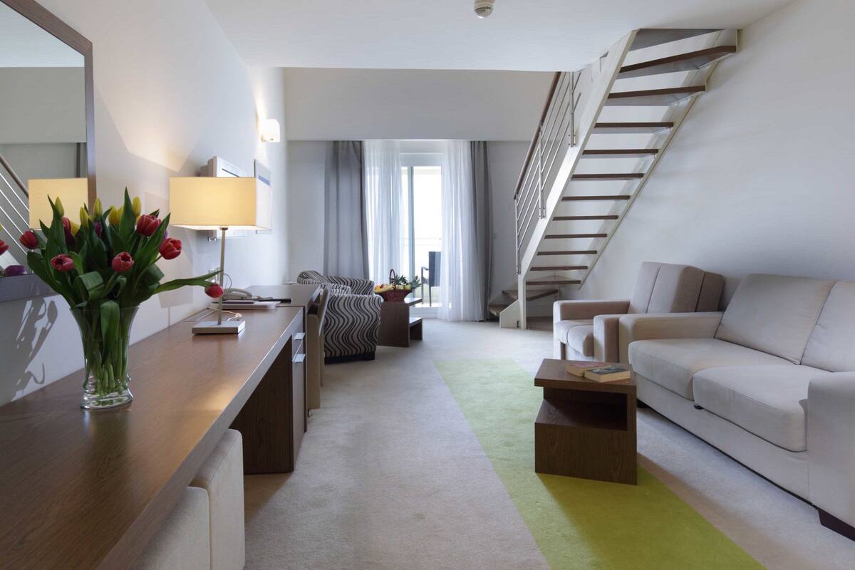 40-inch lcd tv with digital channels, tv