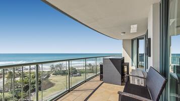 High Level Apartment, 2 Bedrooms (Levels 6-9) | Balcony