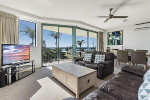 Apartment, 2 Bedrooms (Levels 2-5) | Living area