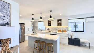 Superior Apartment, 2 Bedrooms, River View | Private kitchen