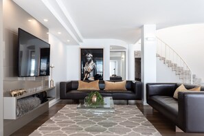 Luxury-Penthouse, 3 Schlafzimmer | Wohnbereich | Fernseher, DVD-Player