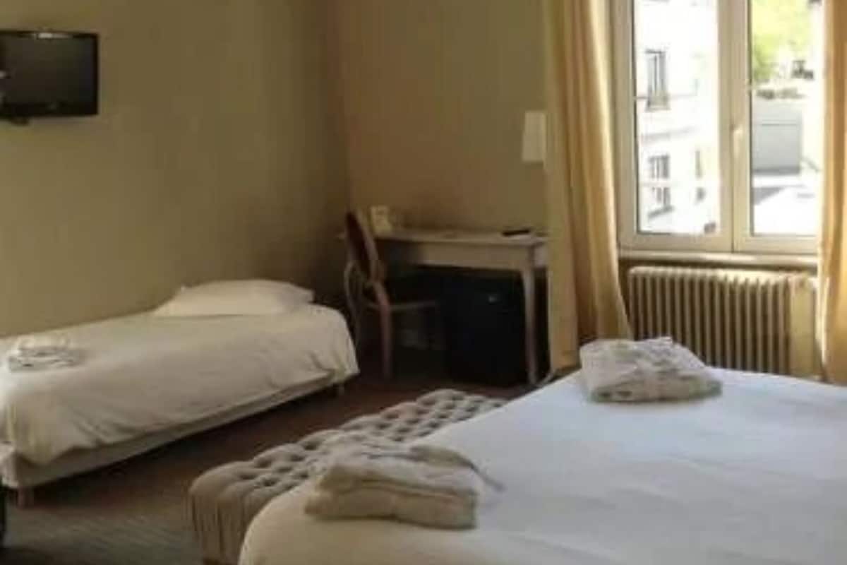 triple room | in-room safe, iron/ironing board, free wifi, bed sheets