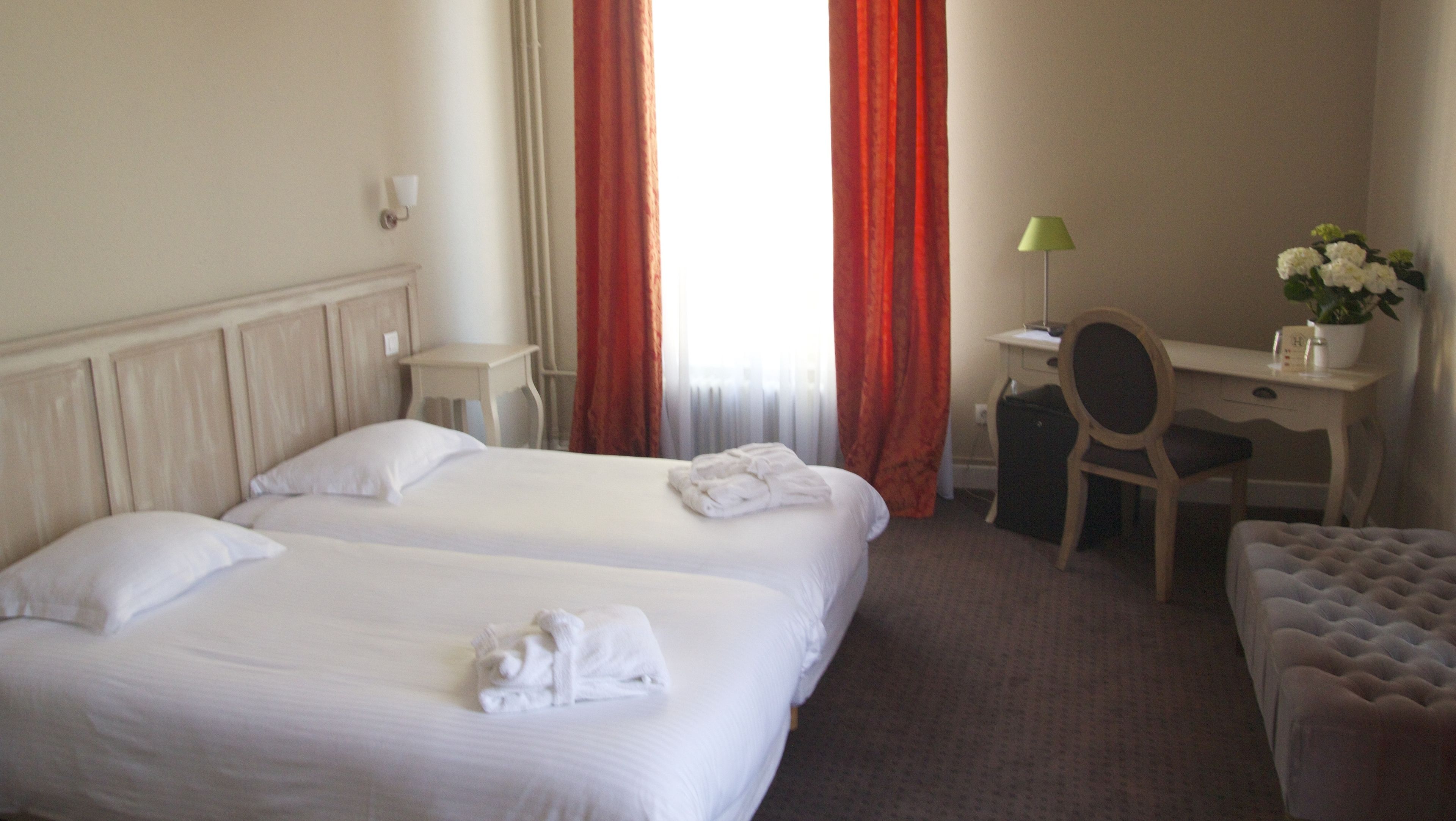 classic room | in-room safe, iron/ironing board, free wifi, bed sheets