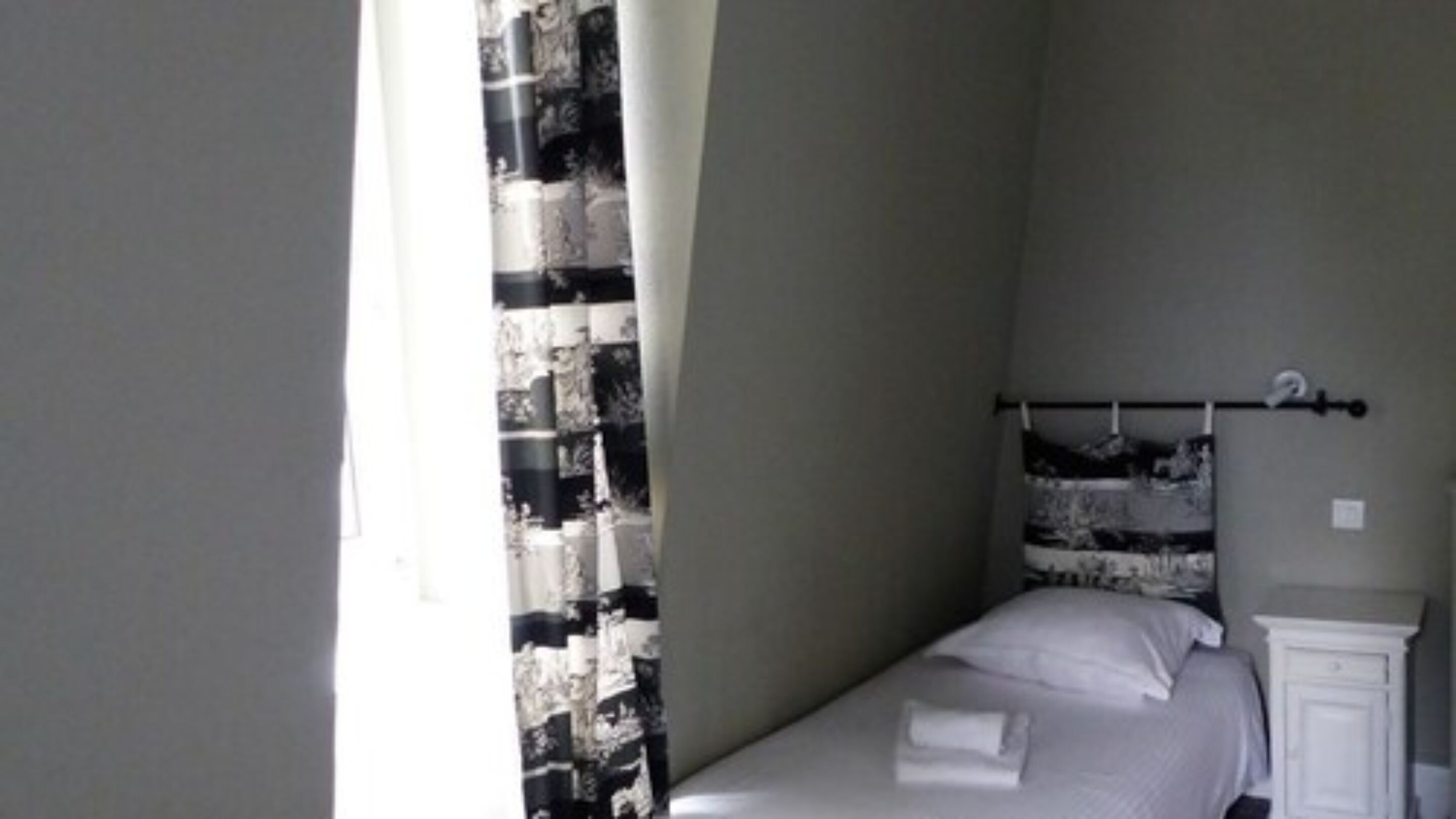 family room | in-room safe, iron/ironing board, free wifi, bed sheets