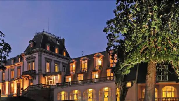 A large, historic building with multiple windows and balconies, likely a hotel or similar accommodation. - LE H - Hôtel & Restaurant (Barr)