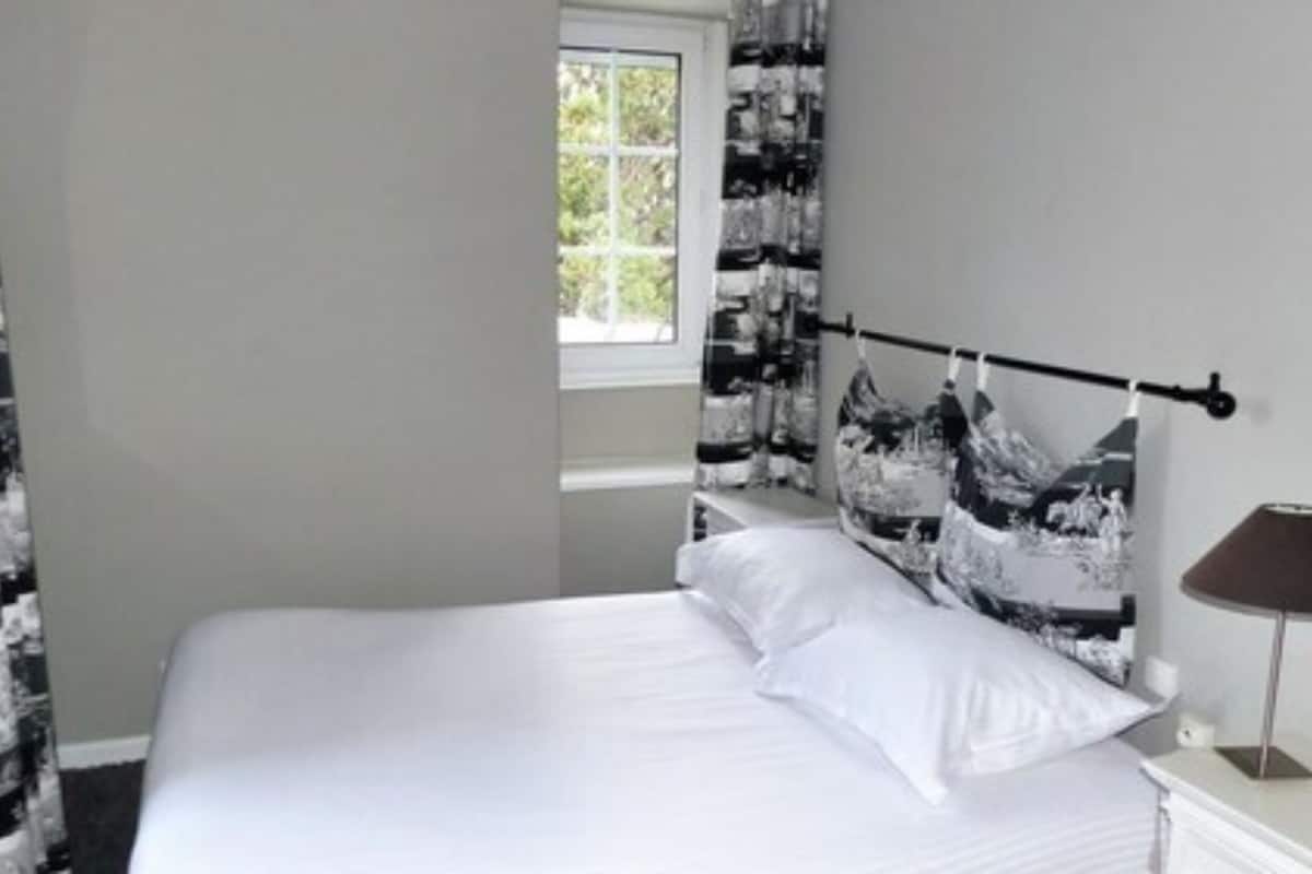 family room | in-room safe, iron/ironing board, free wifi, bed sheets