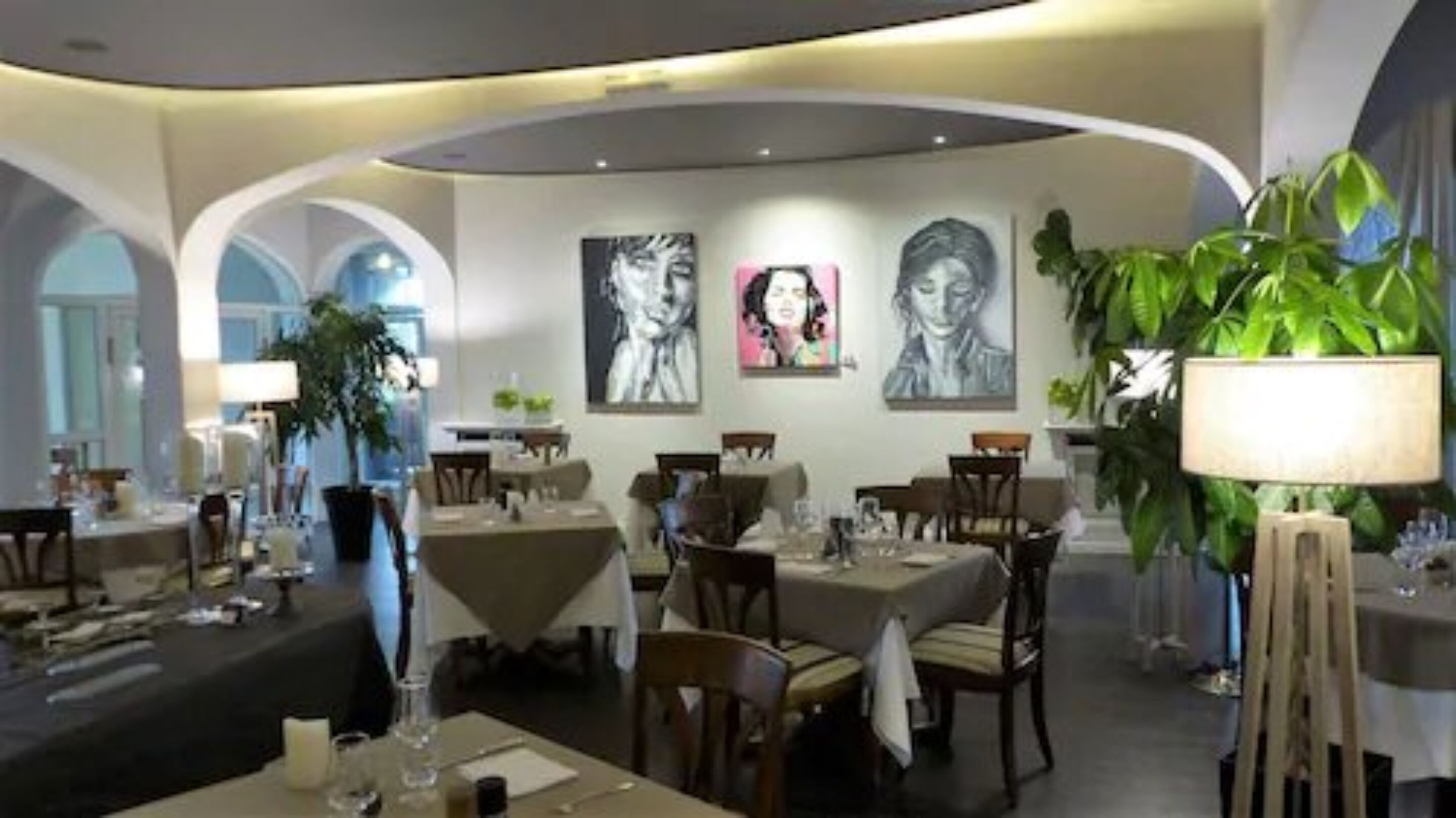 Lunch and dinner served, French cuisine