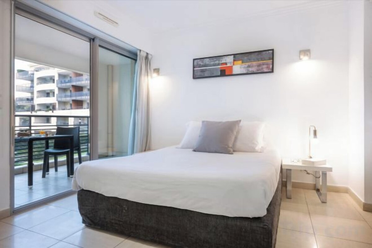 Studio (2 Adults)
