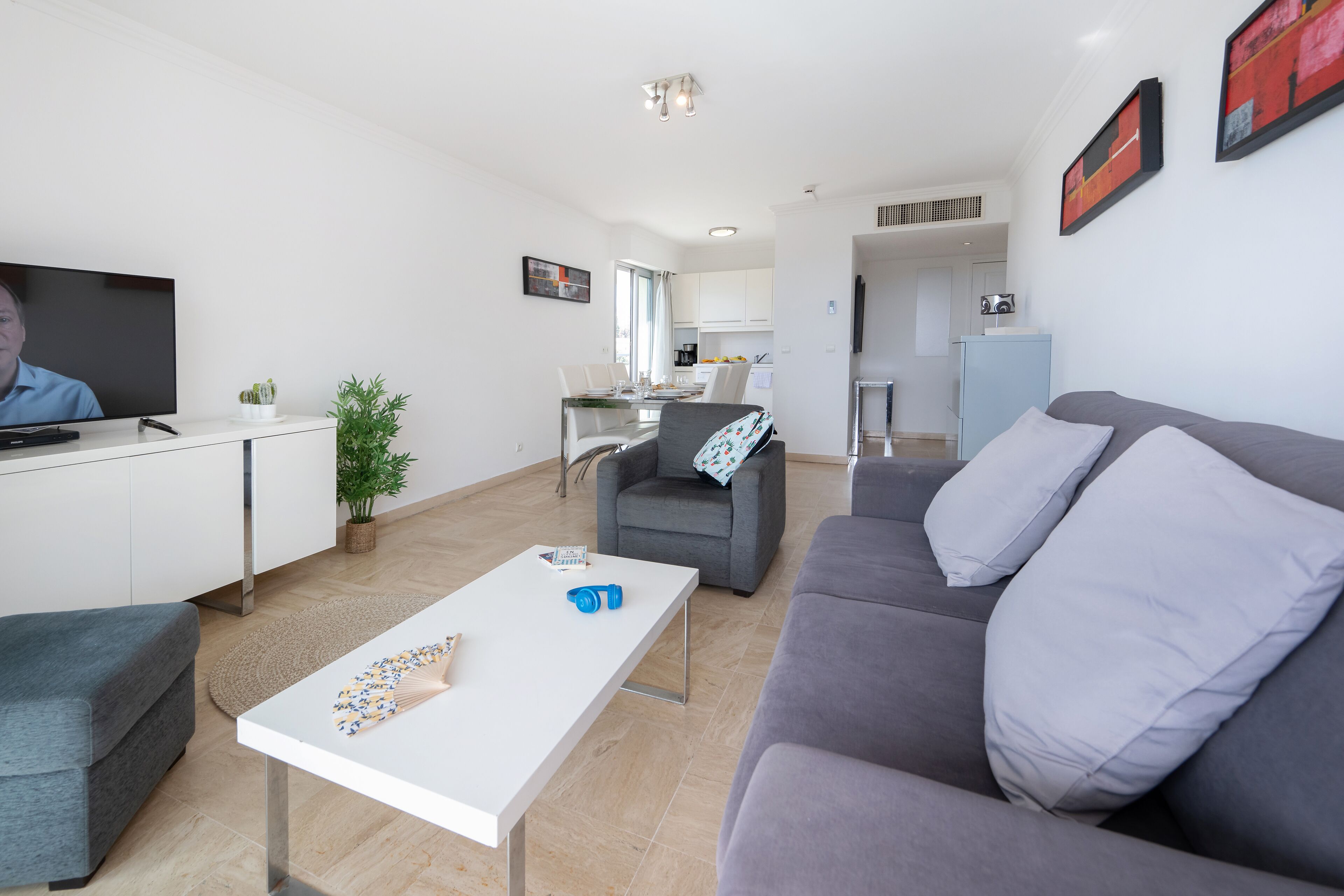 Appartement 2 chambres - vue mer | Coin séjour | Télévision LED de 43 pouces avec chaînes numériques, télévision