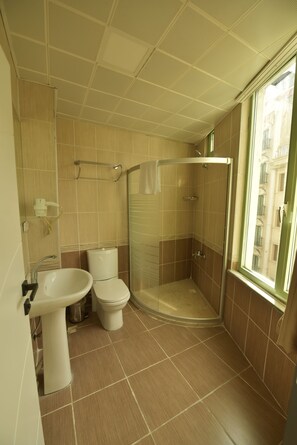Shower, rainfall showerhead, free toiletries, hair dryer - Omega Luxx Hotel - Boutique class (Istanbul)